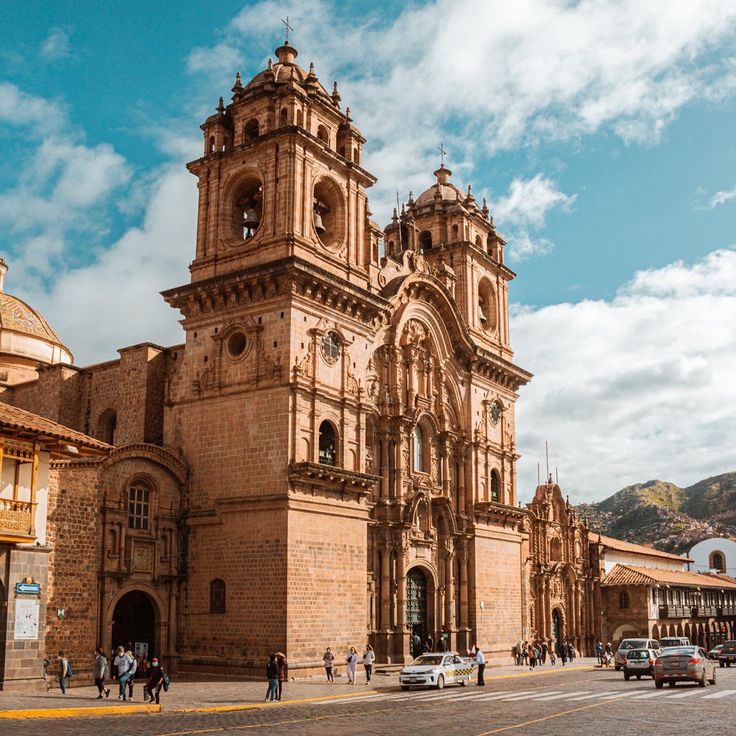 dos-gardenias-tours-Explora-la-historia-y-la-arquitectura-colonial